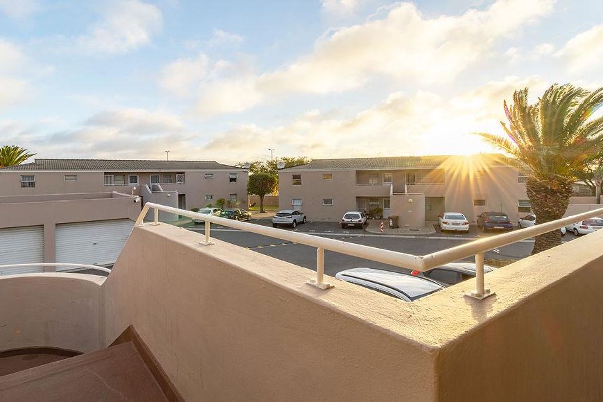 Neat 1 Bedroom Apartment For Sale In Bothasig - Photo 2