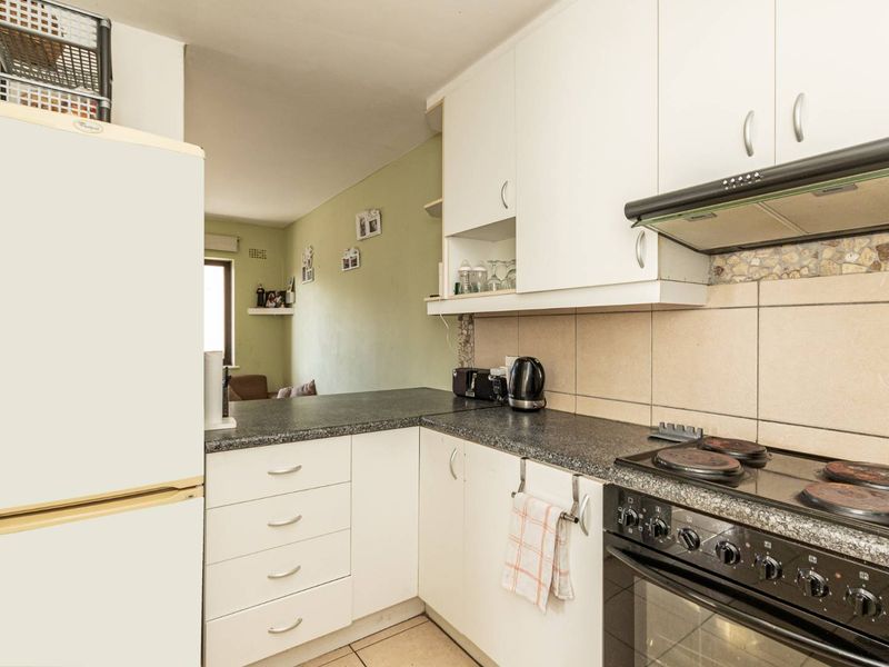 Welcome to your first home or next investment unit! - Photo 8