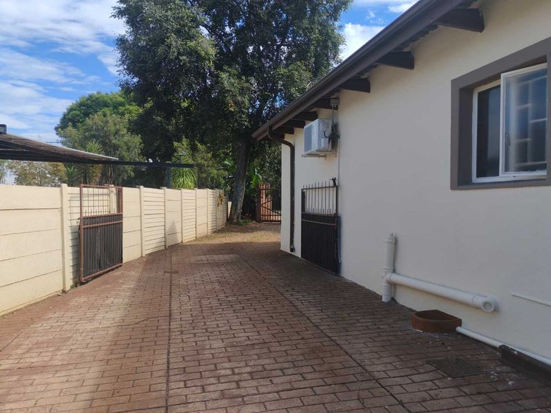 BEAUTIFUL DUAL HOMES ON A LARGE STAND FOR A BIG FAMILY - Photo 4