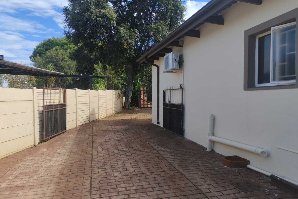 BEAUTIFUL DUAL HOMES ON A LARGE STAND FOR A BIG FAMILY - Photo 4