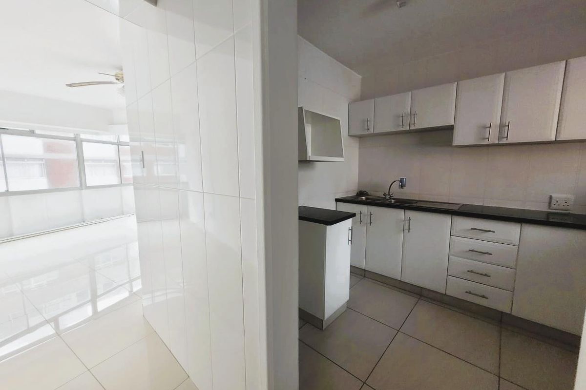 Lock up and go - South Beach Apartment - Photo 4