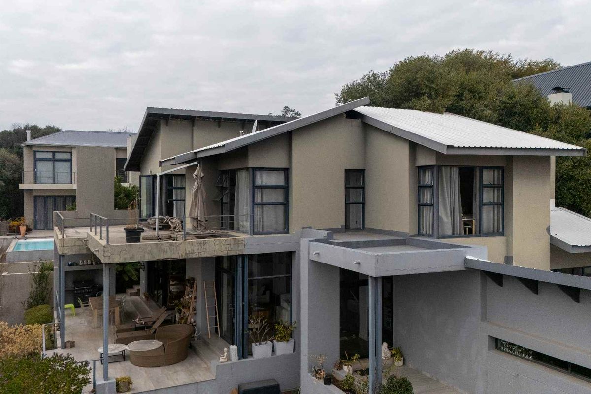 DREAM 4-BEDROOM HOME IN THE PRESTIGIOUS HELDERFONTEIN ESTATE - Photo 2