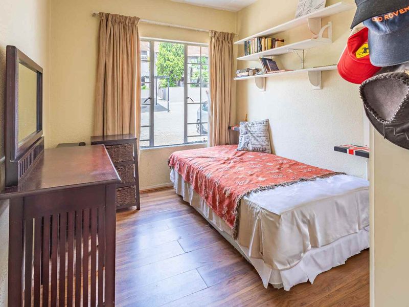 Priced to sell, offers from R875 000 will be considered. - Photo 9