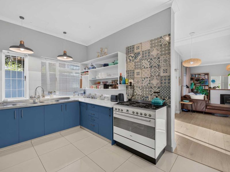 Charming Family Home in Camps Bay - Photo 4