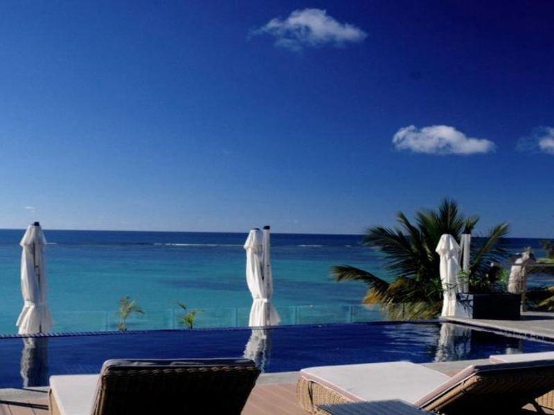 Azure Serenity: A Sanctuary Between Sea and Sky - Photo 5