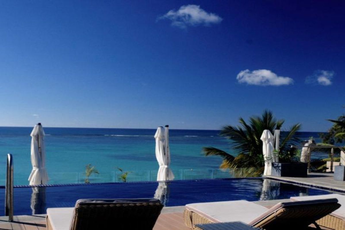 Azure Serenity: A Sanctuary Between Sea and Sky - Photo 5