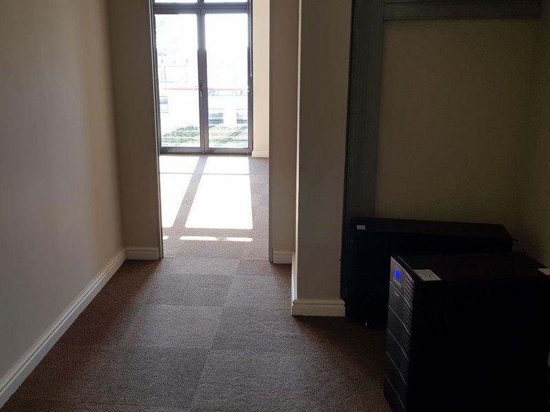 Neat Offices in Westlake Business Park - Photo 6