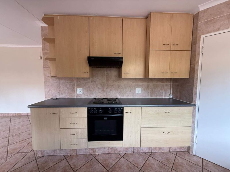 PERFECT 3 BED 2 BATH 2 GARAGE - Photo 6