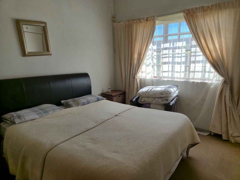 Spacious 2 bedroom, 2 bathroom freestanding house - Photo 10