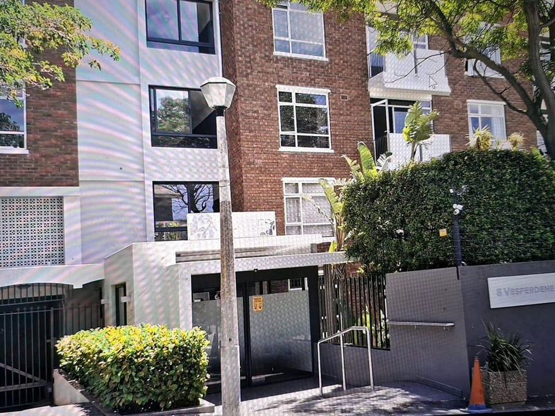 AIRBNB unrenovated 3rd floor bachelor apartment - Photo 2