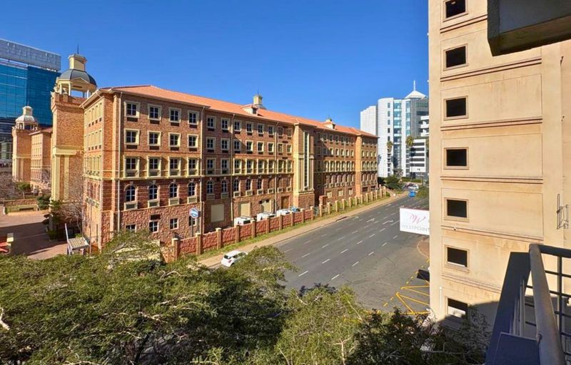 Contemporary 2-Bedroom Apartment Minutes from Sandton CBD