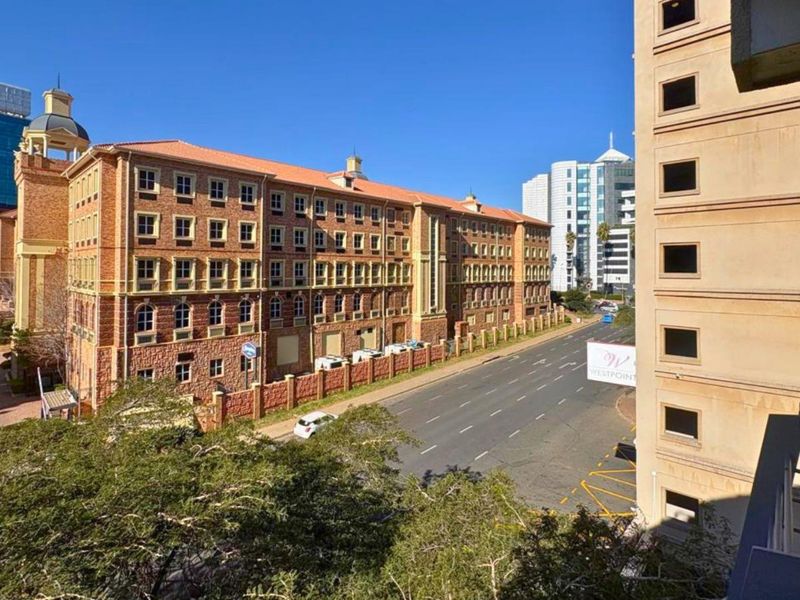 Contemporary 2-Bedroom Apartment Minutes from Sandton CBD - Photo 1