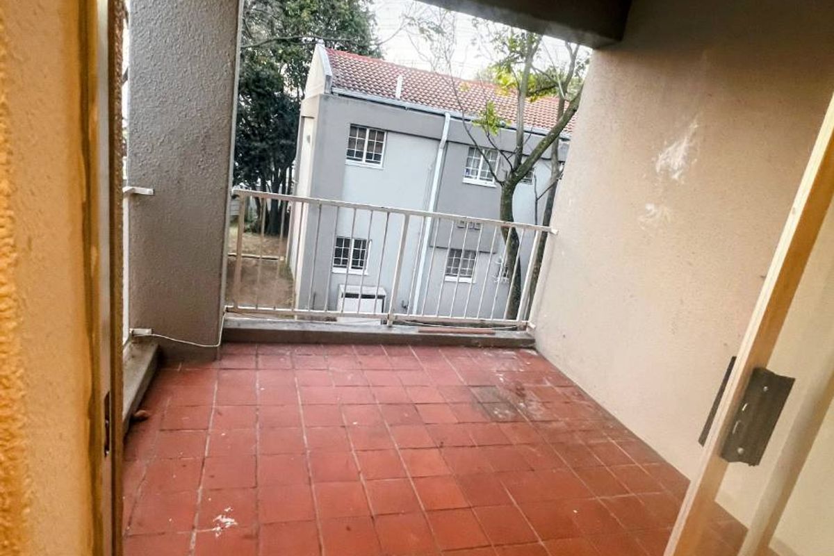 Bright Open-Plan Living Near Sandton CBD – Rent R12,000 - Photo 3