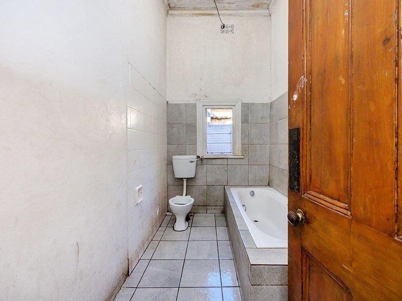 Investment Opportunity: Spacious 7 Bedroom House in Vasco Estate, Goodwood - Photo 10