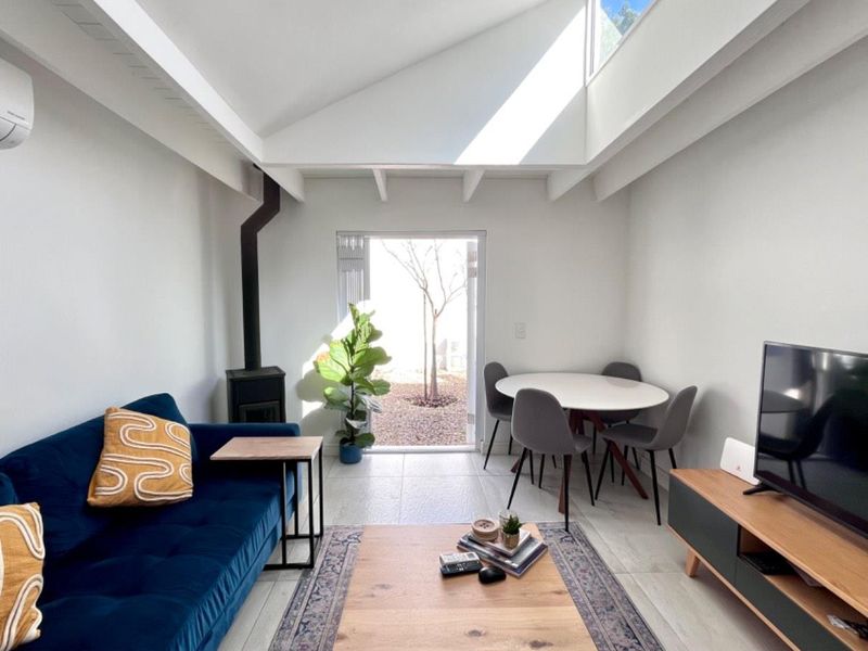 Renovated one bedroom house with garden - Photo 5