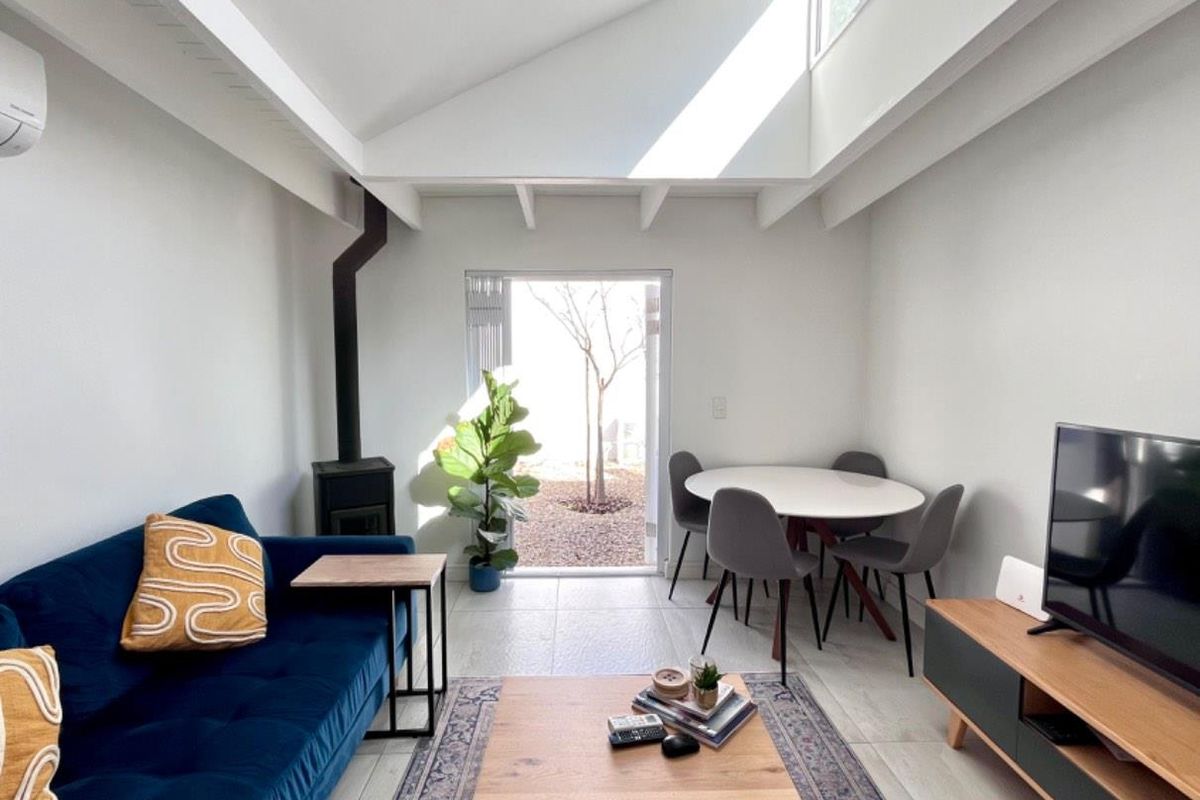 Renovated one bedroom house with garden - Photo 5