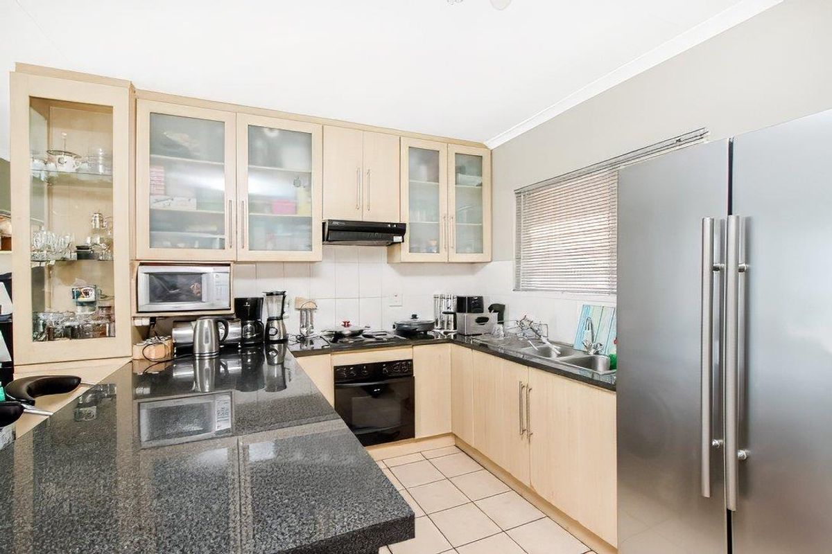 Lovely 3 bedroom 2 bathroom unit for sale in Florida - Photo 2