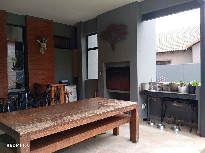 Elegant Family Living in Secure Glen Eagle Estate - Photo 10