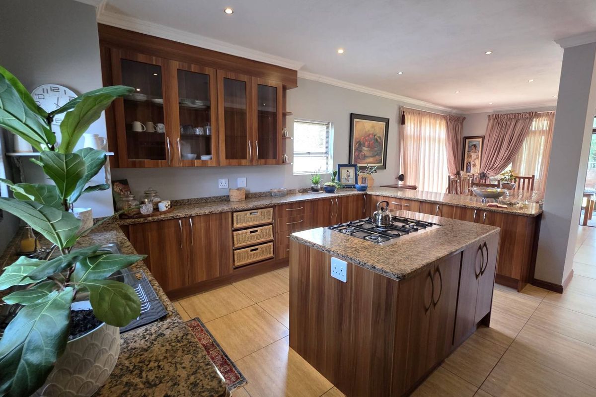 Immaculate 4 Bedroom Family Home In Leloko - Photo 5