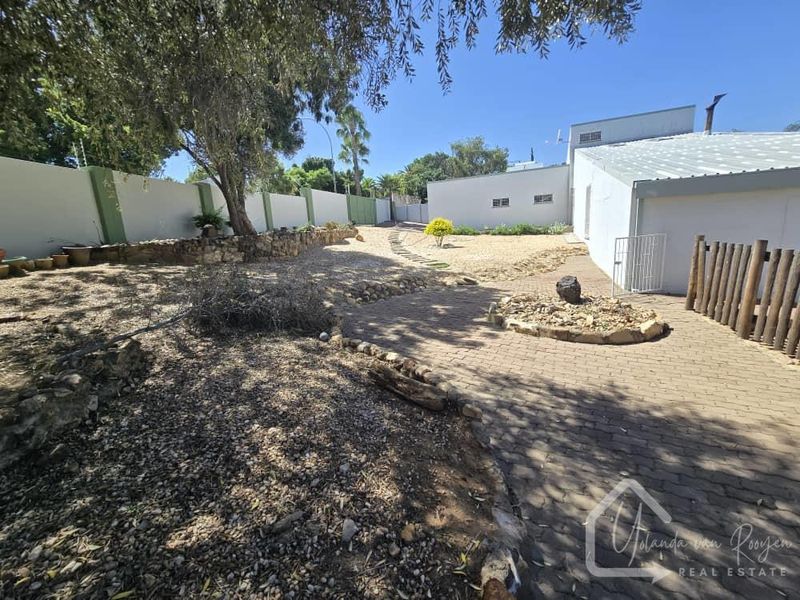 NEWLY LISTED - SPACIOUS SANCTUARY - Photo 10