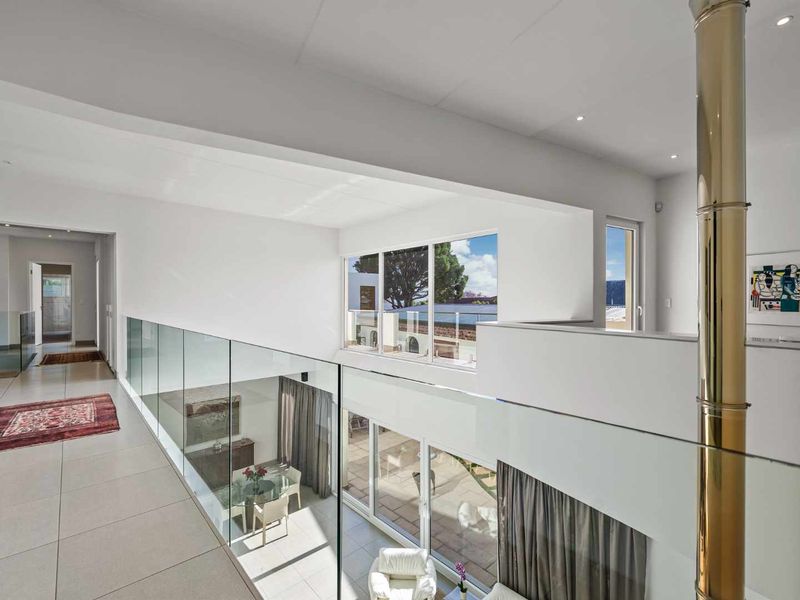Luxury 6 Bedroom Home in Upper Claremont - Photo 3
