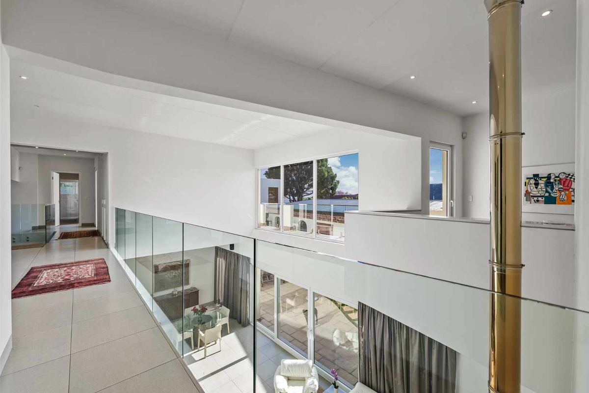 Luxury 6 Bedroom Home in Upper Claremont - Photo 3