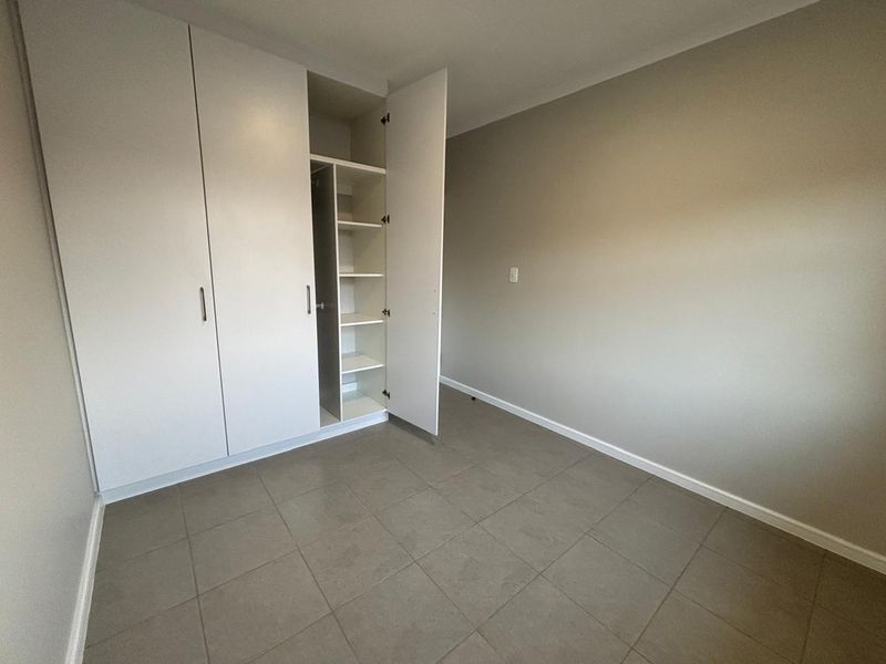 Modern 1 Bedroom Apartment for Sale - Photo 9