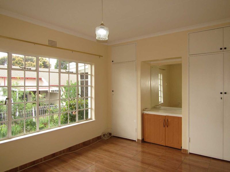 Charming Life Rights Townhouse in sought-after Retirement Village - Photo 4