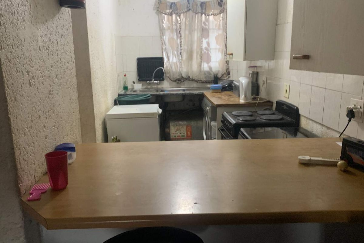 Charming 2-Bedroom Apartment for Sale in Vibrant Brixton - Photo 4