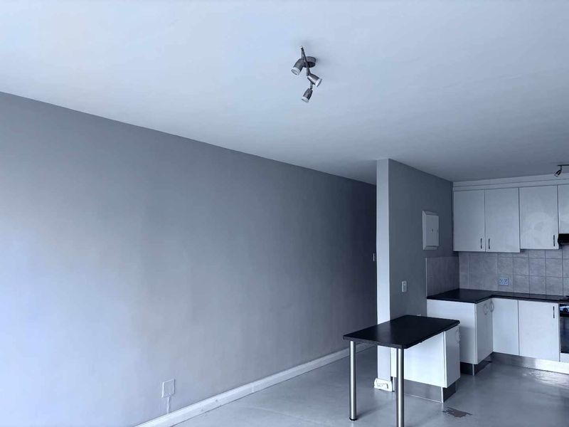 The Beaches Bachelor Apartment - Photo 9
