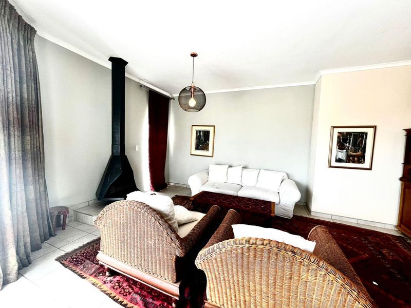 3 Bedroom Townhouse - Photo 2