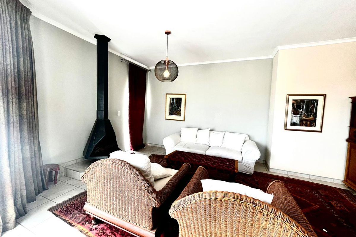 3 Bedroom Townhouse - Photo 2