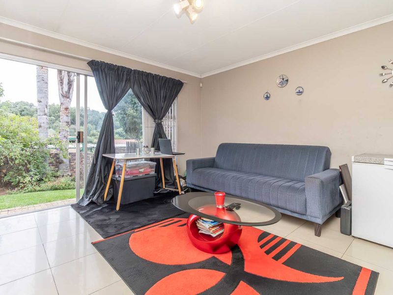 Charming 3-Bedroom Townhouse in Secure Forest View Estate – Northwold - Photo 3