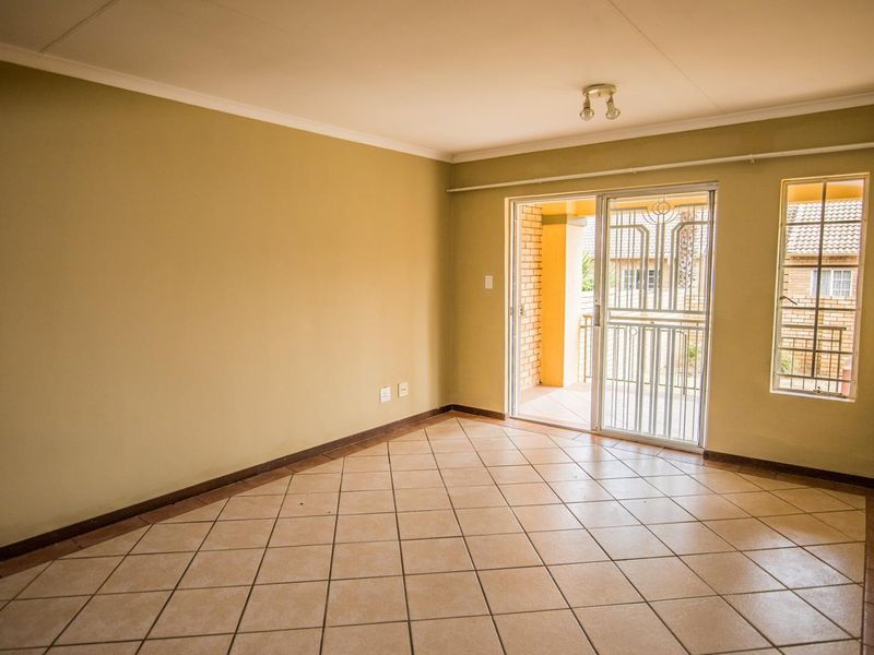 3 Bedroom Simplex with a Private Garden - Photo 8