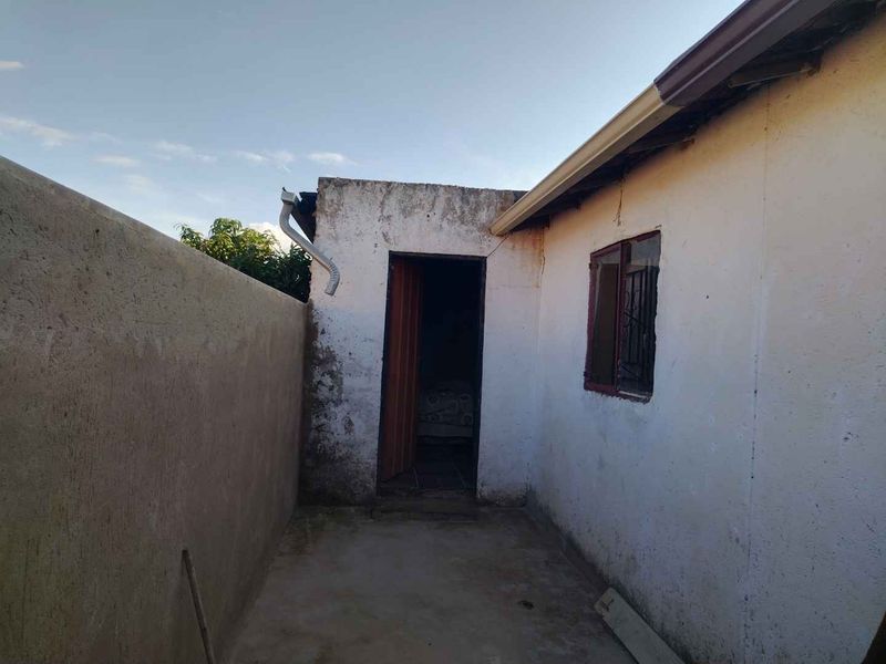 3 bedrooms house for sale in Soshanguve East - Photo 10