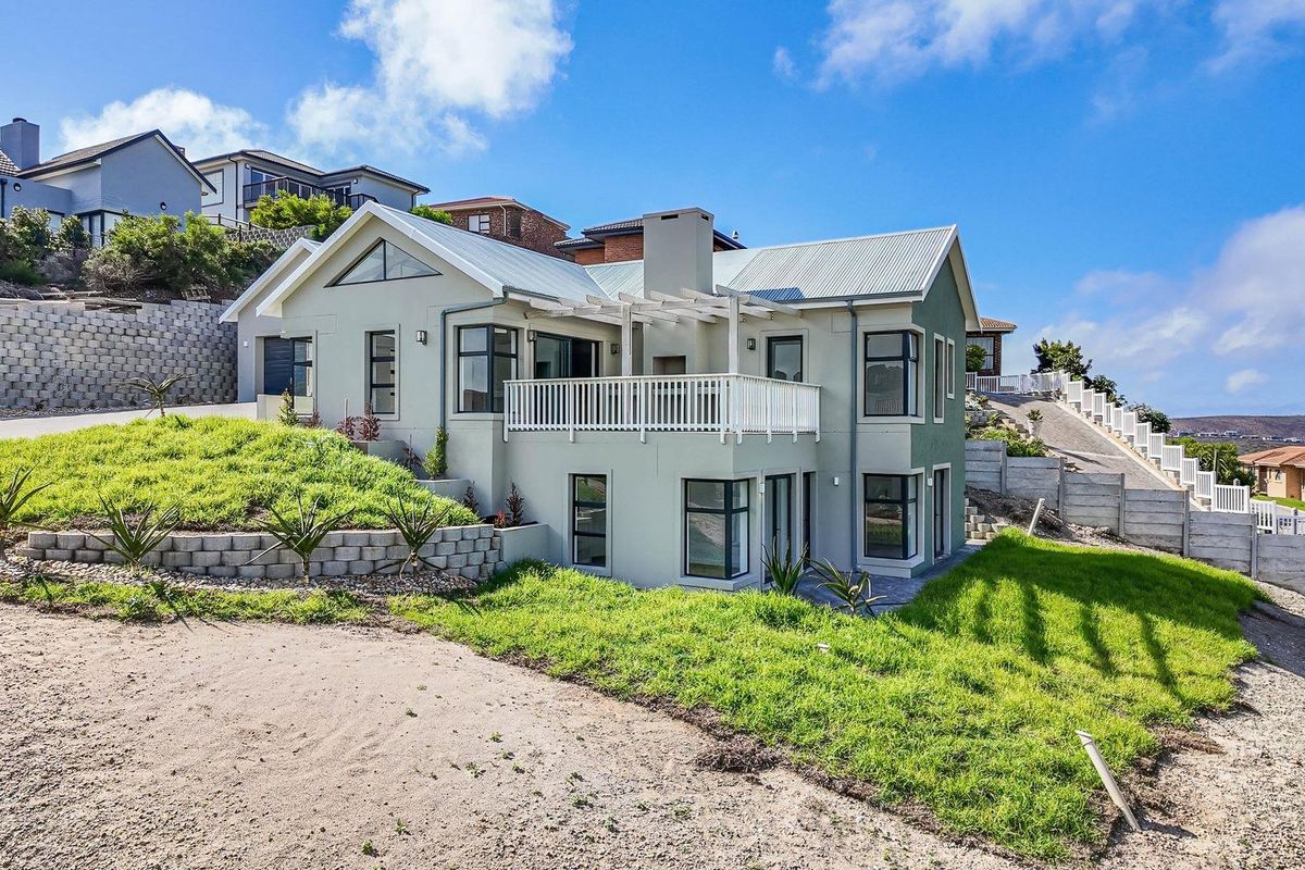 Modern Coastal Masterpiece in Seemeeupark, Mossel Bay - Photo 2