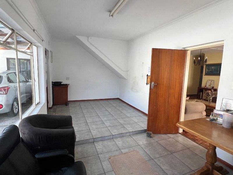 7 Bedroom House For Sale In Oakdene, Kuils River - Photo 7