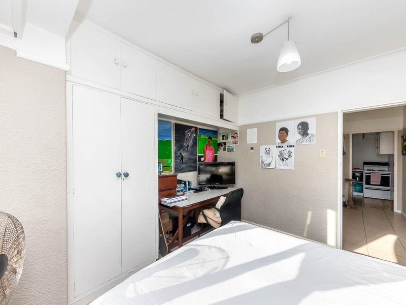 Spacious two bedroom home with leafy outlook in excellent location - Photo 10