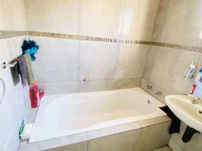 A Perfect Starter Home In Windmill park - Photo 10