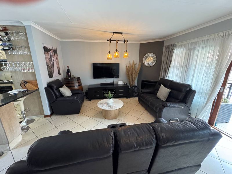 Elegant & Move-in-Ready First Floor Gem! - Photo 4