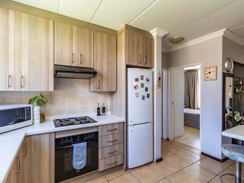 Well Priced Ground Floor Unit - Photo 5