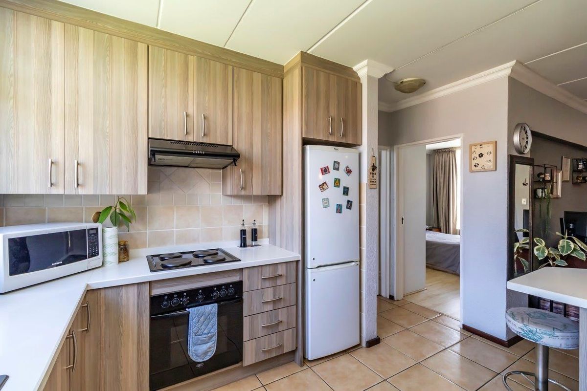 Well Priced Ground Floor Unit - Photo 5