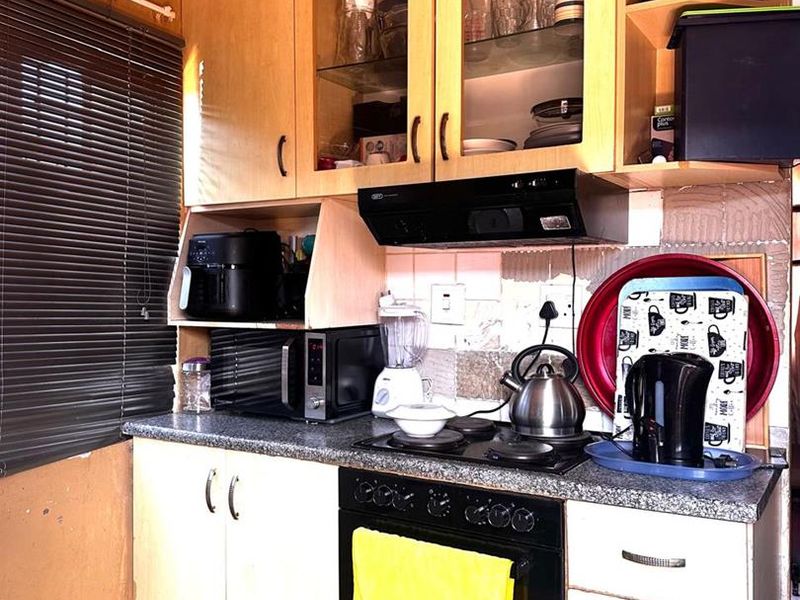 2-Bedroom Home in Empangeni Central - Photo 3