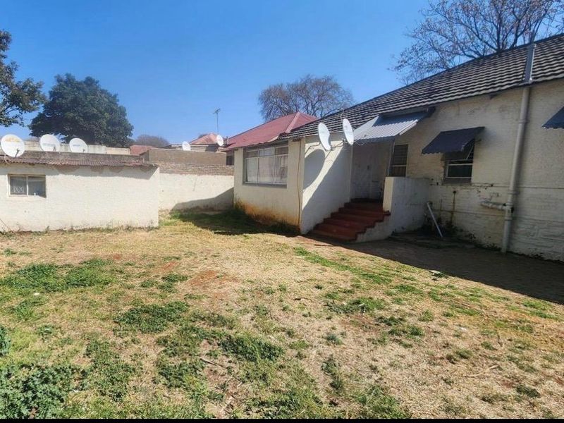 Spacious Property for Sale in Malvern, Johannesburg - Photo 8