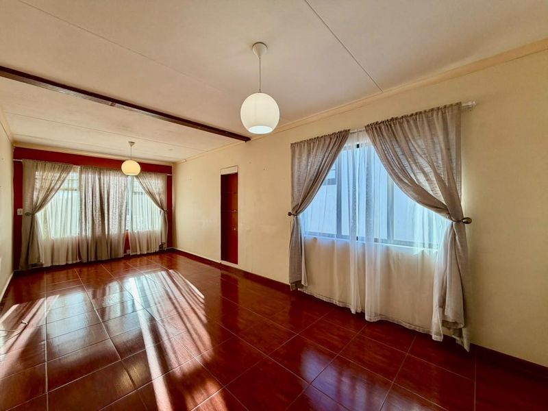 Spacious Family Home on a Large Erf in Meersig - Photo 5