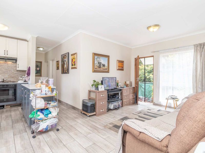 Charming two bedroom apartment in sought after suburb. - Photo 4