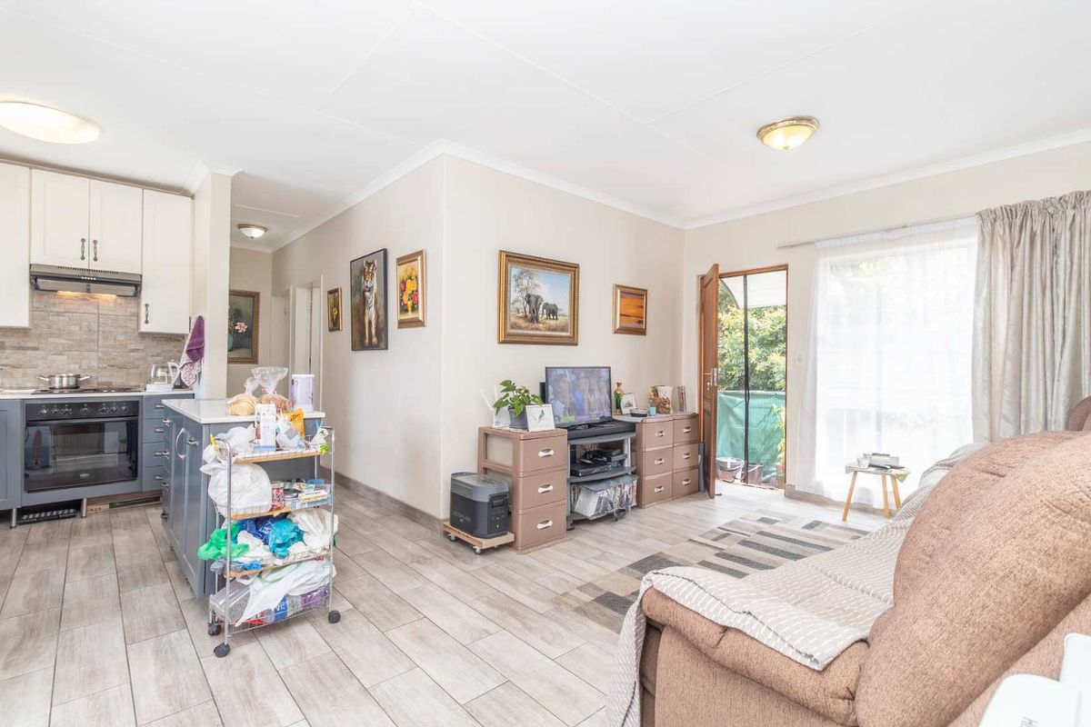 Charming two bedroom apartment in sought after suburb. - Photo 4