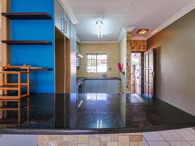 Charming 2 Bedroom Townhouse in Wierda Crest Estate - Photo 6