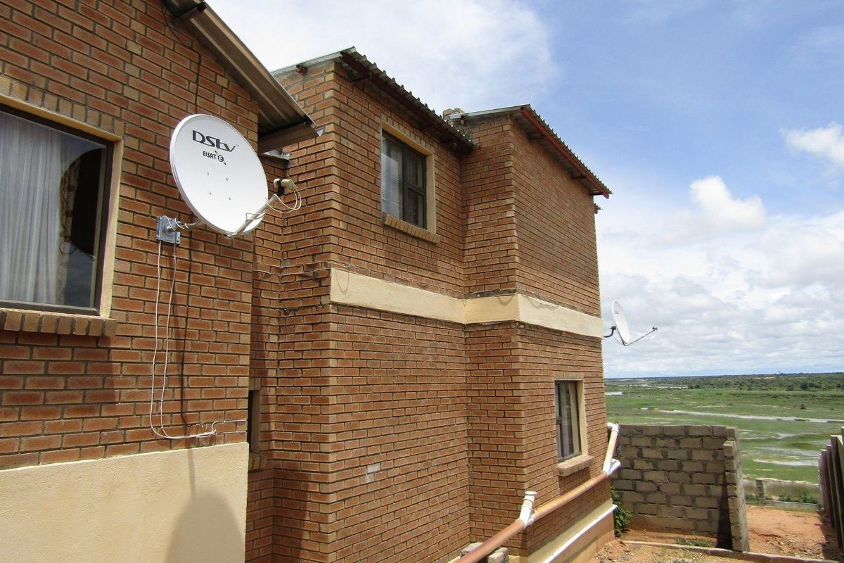 8 x 2 BEDROOM FLATS FOR SALE | RUNDU EXTENSION 5 (QUEENSPARK) - Photo 2