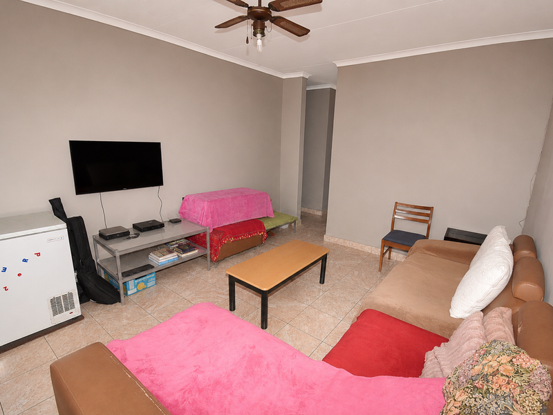 Third Floor Apartment - Photo 3